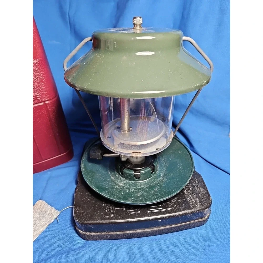COLEMAN Propane Lantern Two Mantle 5152C700 5152 w/Storage Case Vintage